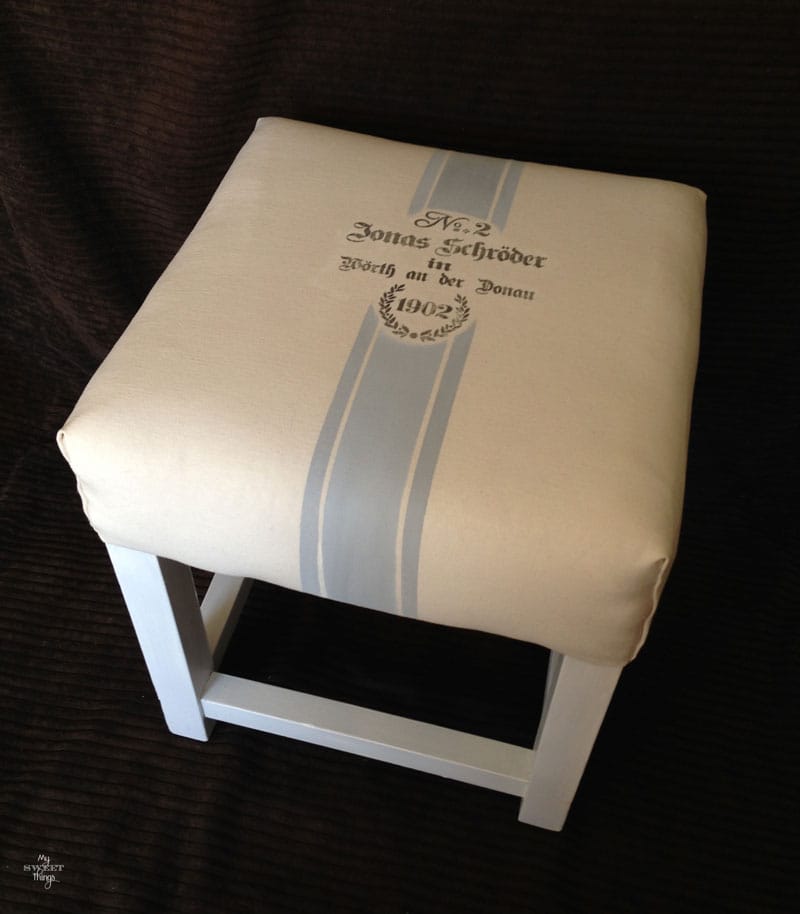 How to redo an old fashioned stool with some fake grain sack fabric | Upholster | Via www.sweethings.net 