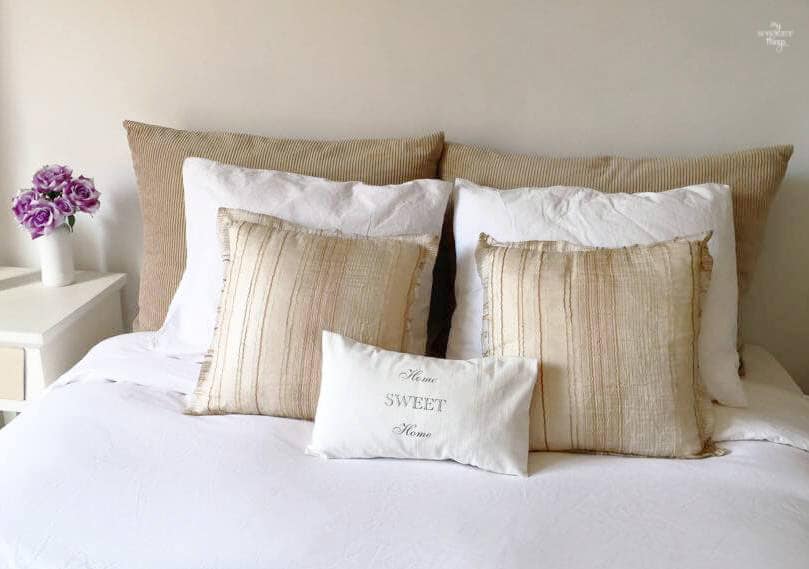 How to make your own DIY Fabric transfer pillow case the easy way · Via www.sweethings.net