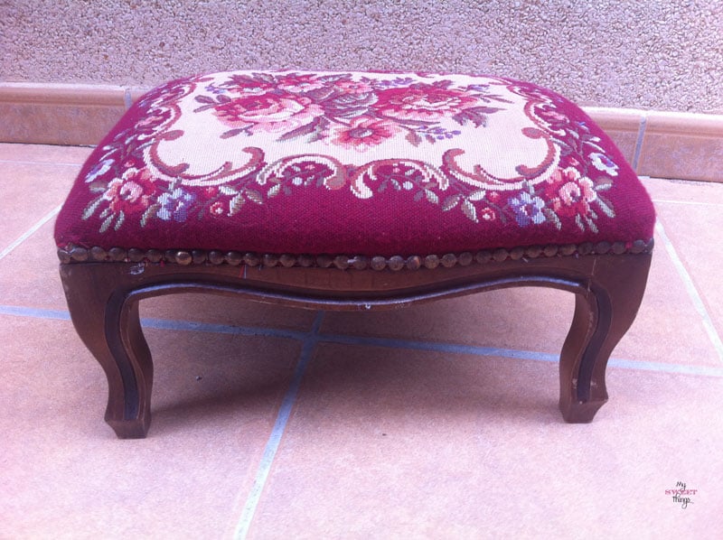 How to update easily a foot stool with some fabric and paint