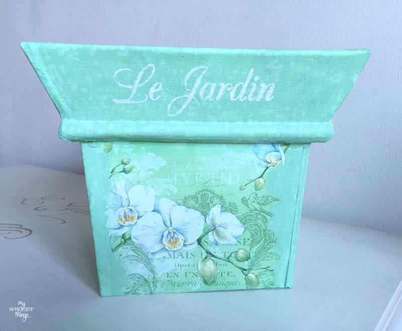 Rusty flower pot makeover using napkin and paint, plus a stencil on top | Via www.sweethings.net