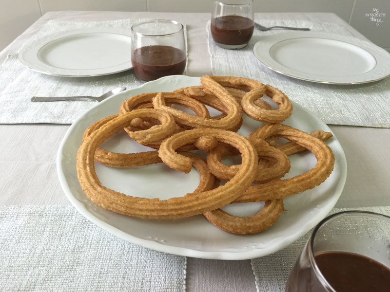 How to make healthy churros with chocolate with no added refined sugar