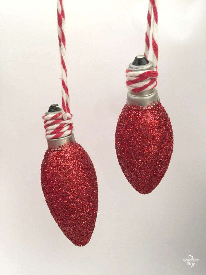 How to make pretty Christmas ornaments out of light bulbs with few supplies