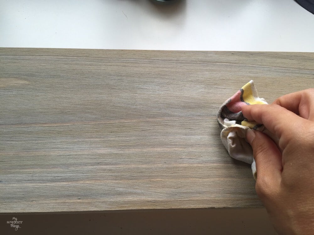 Como envejecer madera con pintura de una forma fácil y económica · Via www.sweethings.net