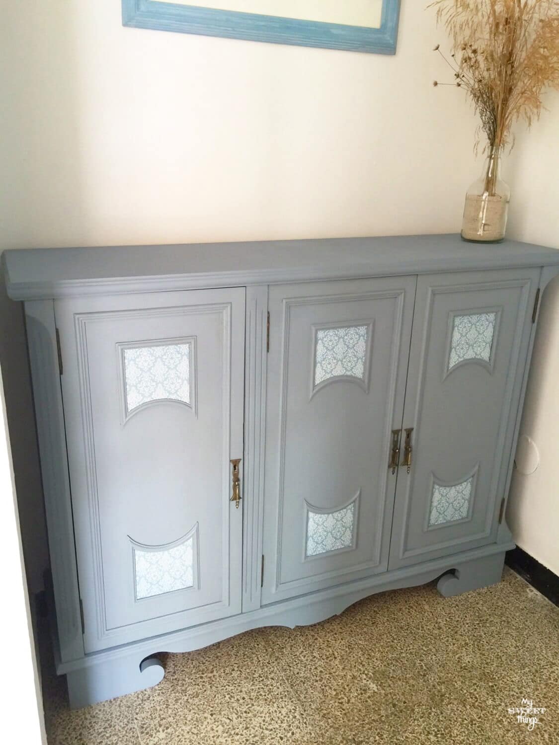 How to transform furniture easily with old fashioned milk paint and decoupage · My Sweet Things