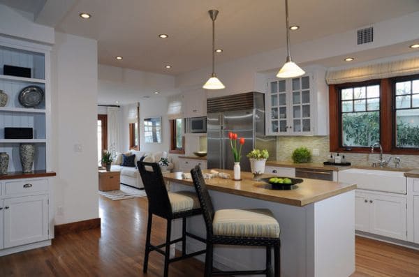 Dreamy kitchens with lovely barstools  ·  Kitchen island with seating    ·  Open floor plan kitchen   ·  Via www.sweethings.net
