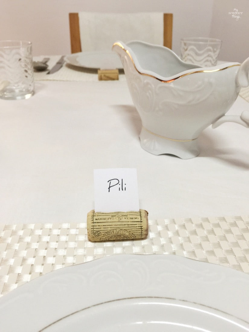 How to upcycle wine corks into place card holders · Via www.sweethings.net