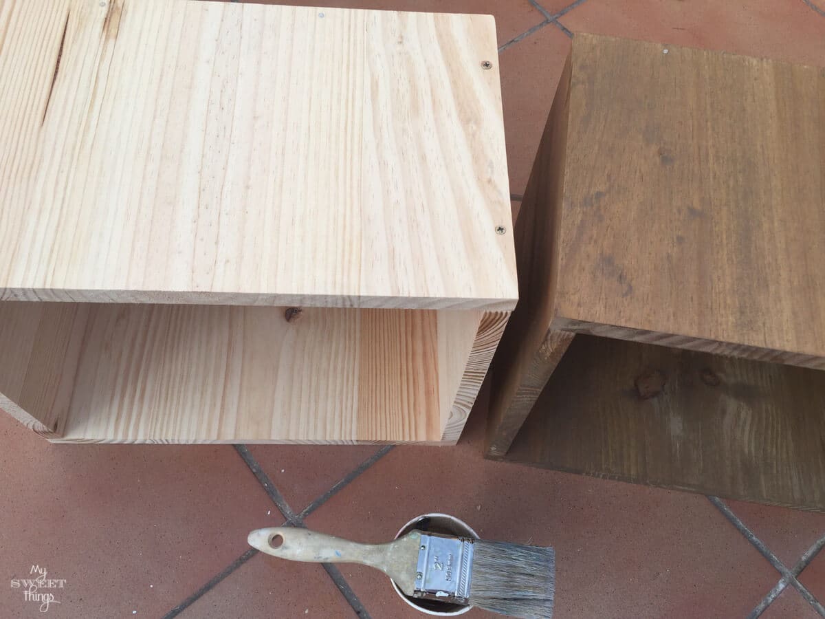 Como hacer una caja de madera estilo industrial por poco dinero · Montaje y tinte · Via www.sweethings.net