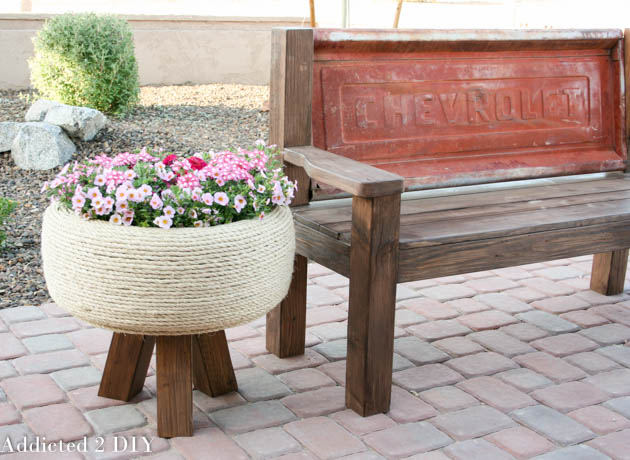 Planter · 15 Different Uses For Tires · Some easy ideas to recycle old tires · Via www.sweethings.net