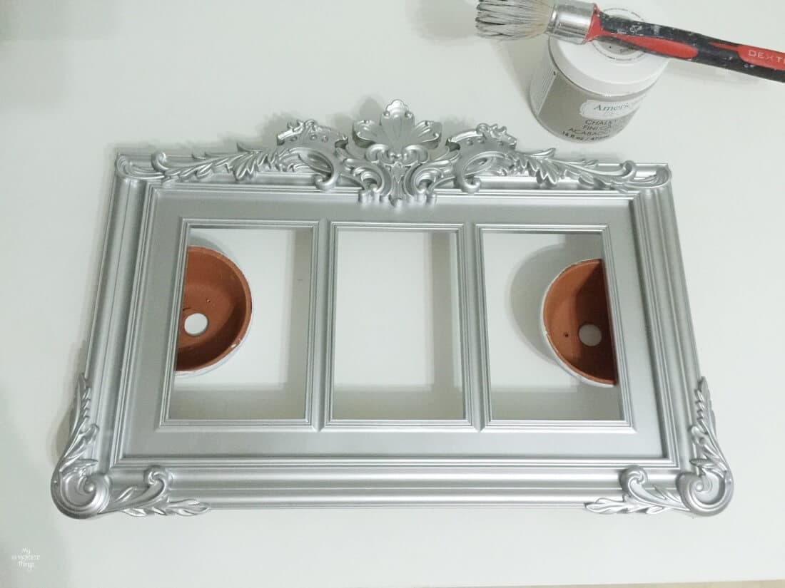 How to update a plastic picture frame with some paint, the before · Via sweethings.net