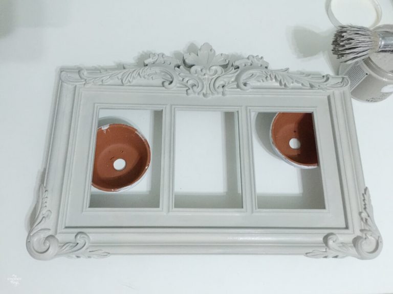 How to Update a Cheap Plastic Picture Frame With Paint