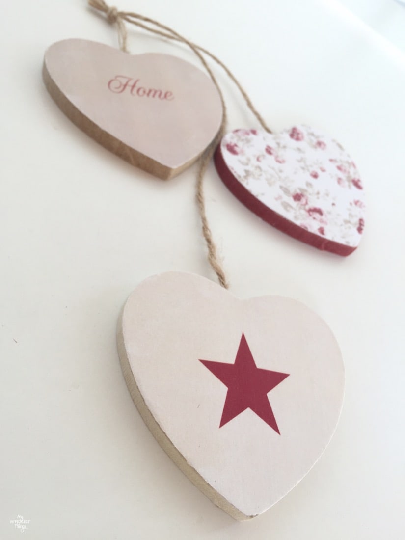 How to update wooden hearts with paper · Free printables to make your own · Via www.sweethings.net