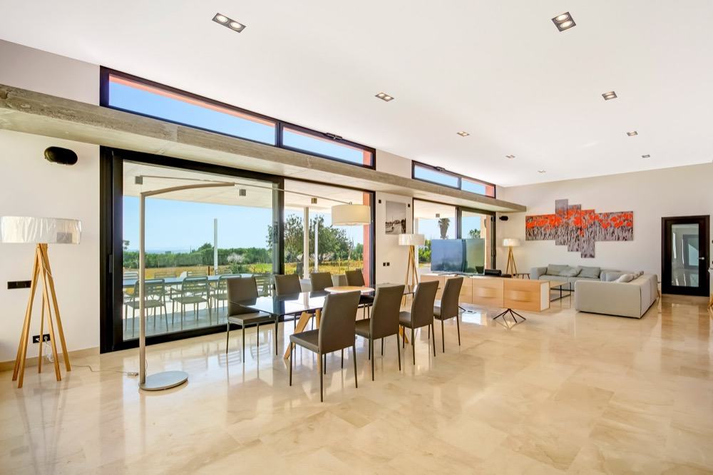 Modern property with sea views which has a bright and airy look · Living room · Via www.sweethings.net