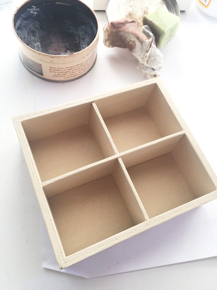 Romántica caja de té actualizada con pintura y decoupage · Via www.sweethings.net