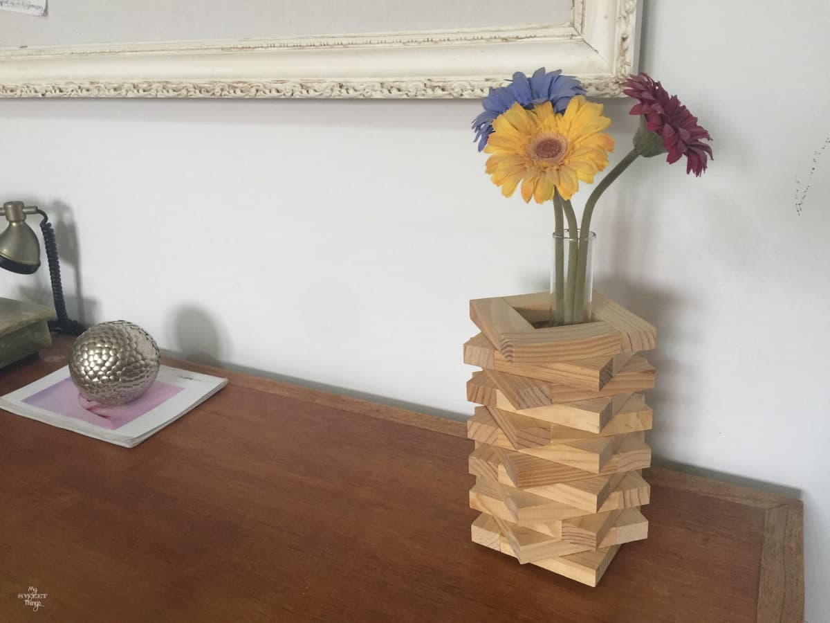 Flower vase out a Jenga game as DIY home decor on the cheap · Via www.sweethings.net