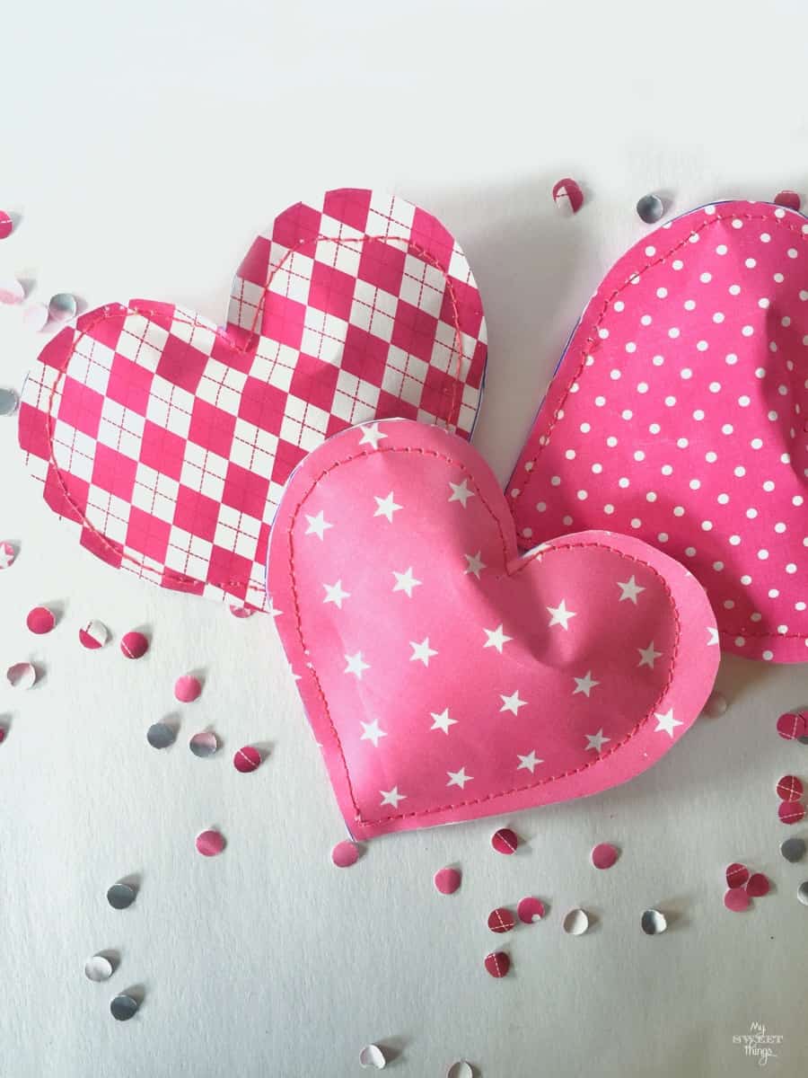 Bolsa corazón San Valentín hecho a mano · Corazones con sorpresa dentro · via www.sweethings.net