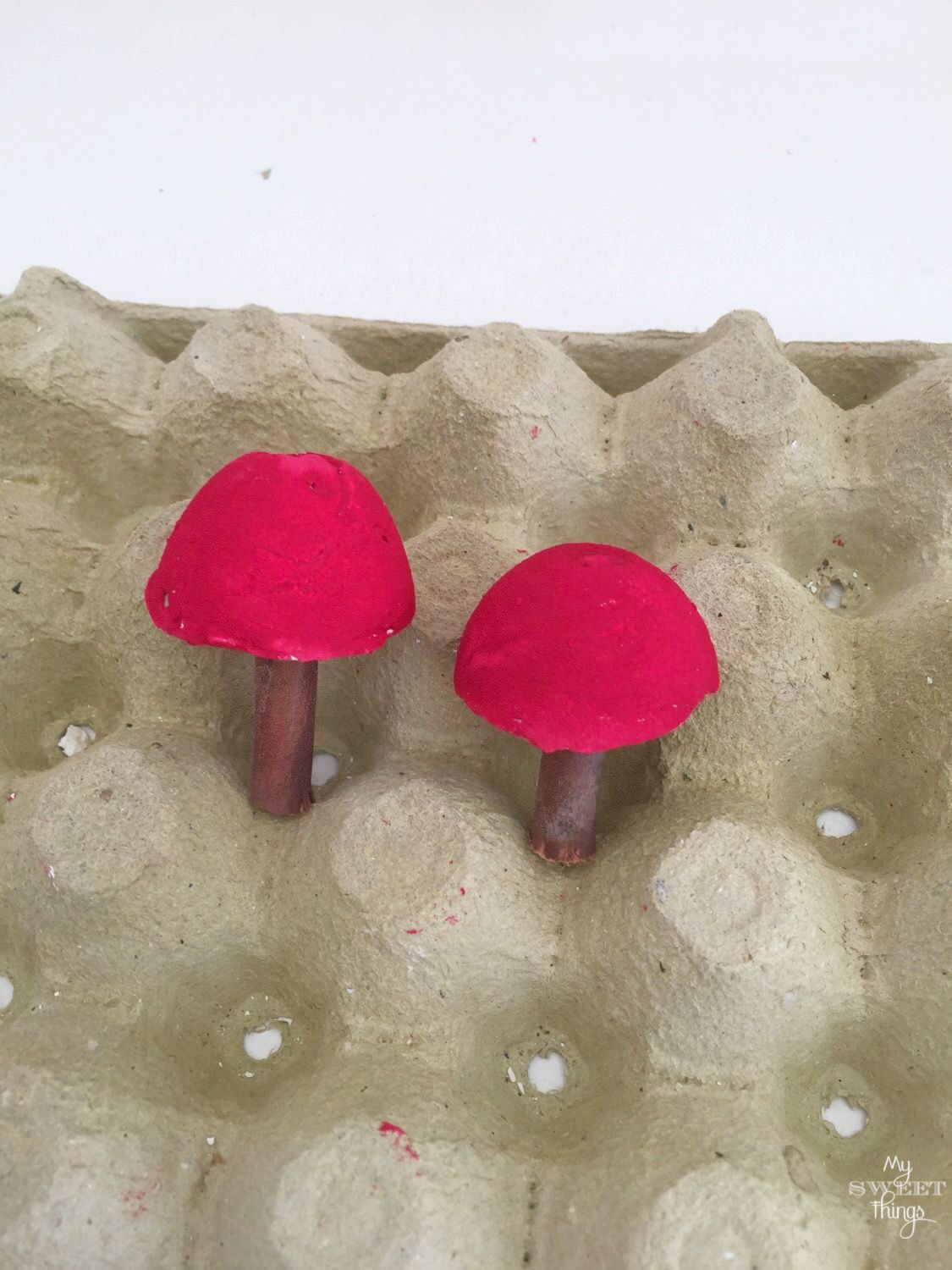 DIY Cement Mushrooms ·· Via www.sweethings.net