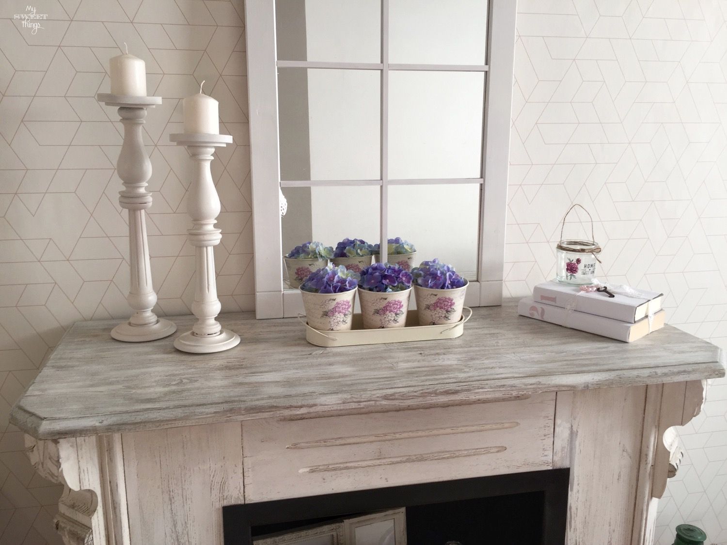 How to update an old wooden fireplace · Fireplace makeover · Via www.sweethings.net 