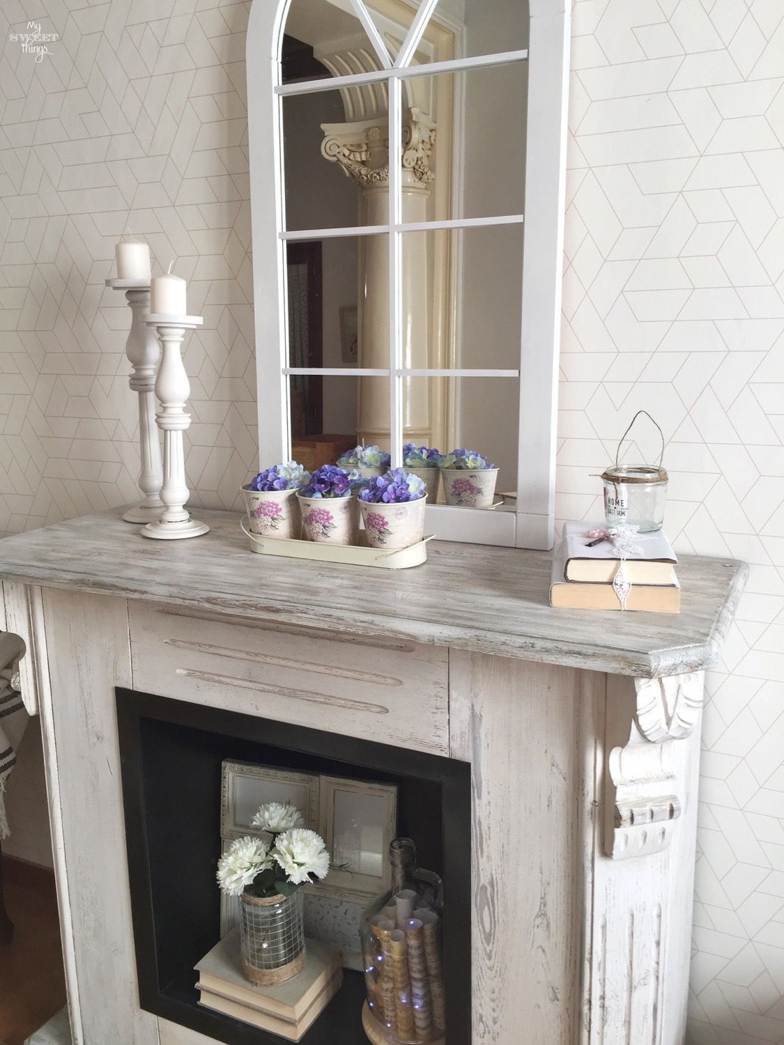 How to update an old wooden fireplace · Fireplace makeover · Via www.sweethings.net 