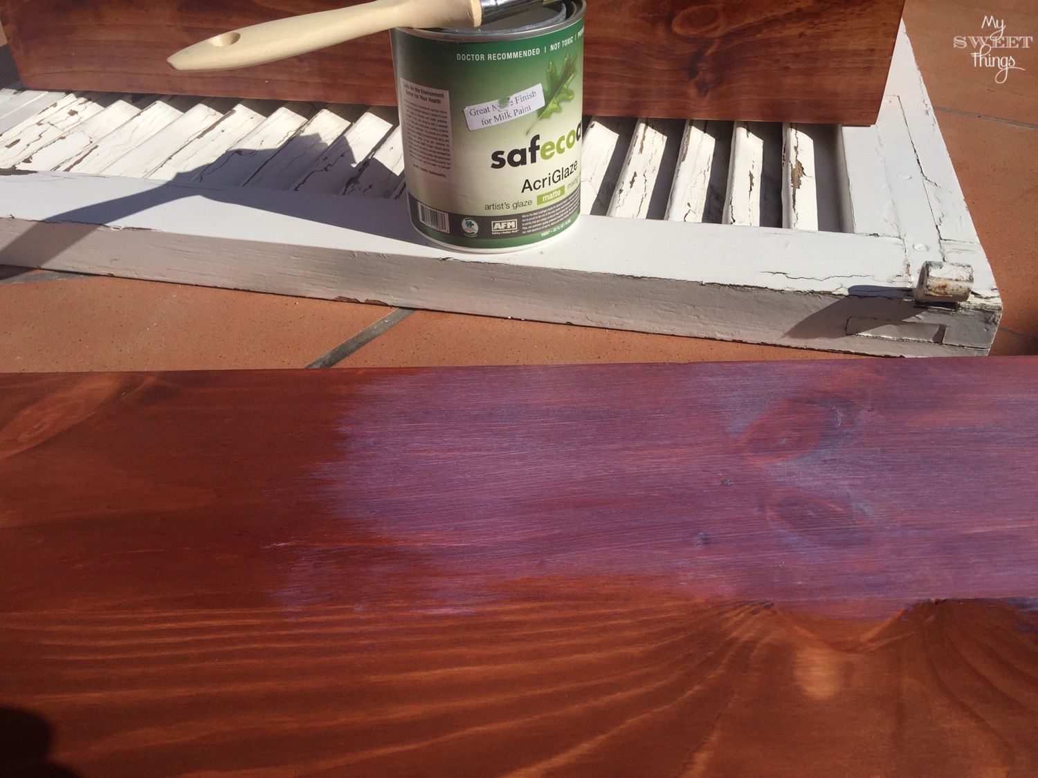How To Upcycle Old Furniture · Staining the top · Via www.sweethings.net